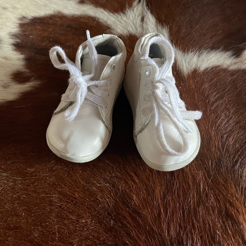 White Stride Rite Waking Shoes size 3